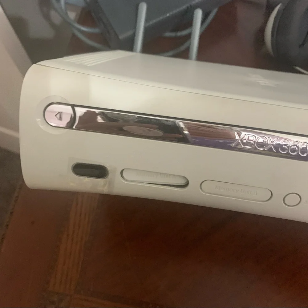 Xbox 360 Console Bundle with 3 Controllers 60gb